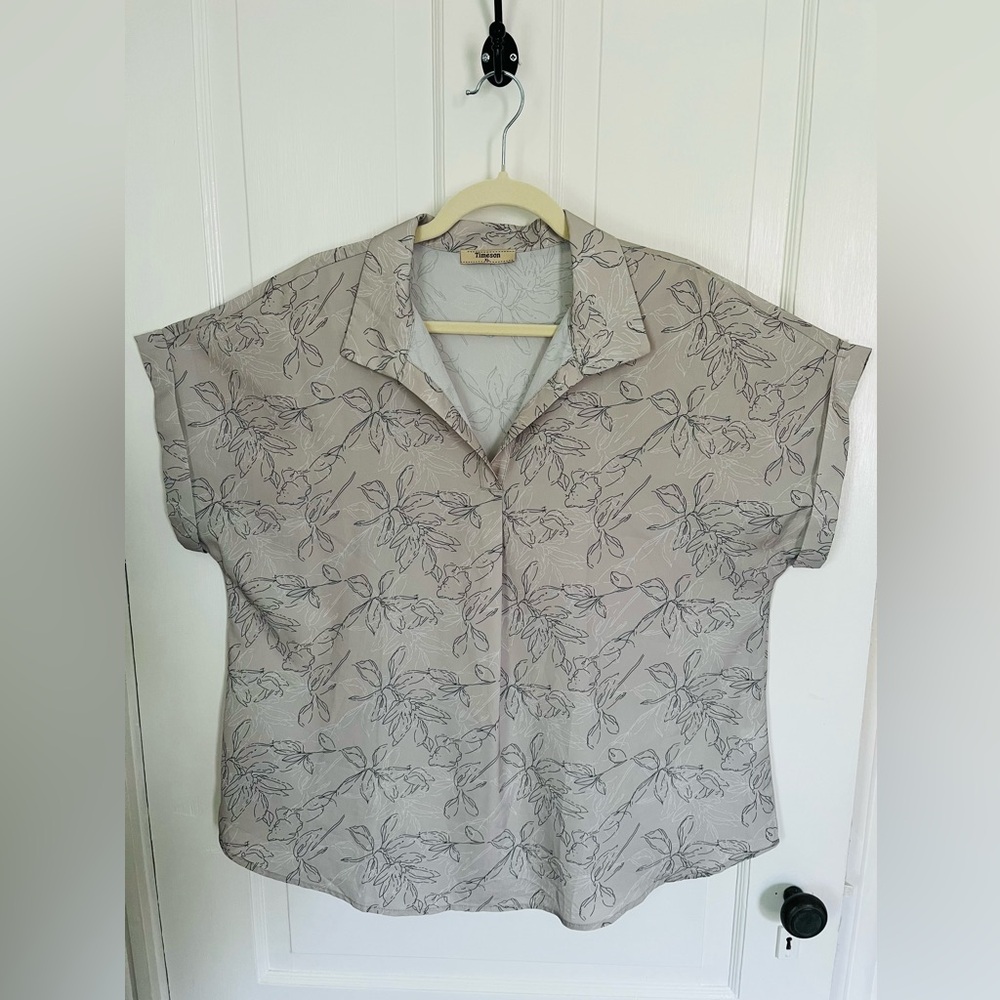 Timeson Light Gray Floral Button-Front Shirt sleeve Blouse Top